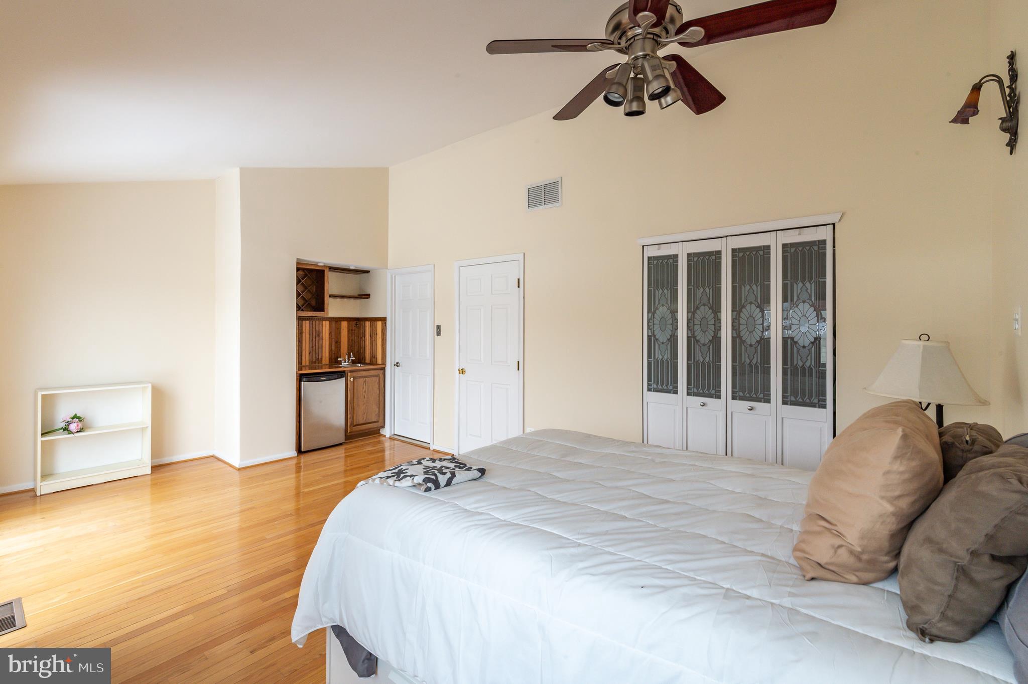 870 Pennock Street, Unit B Philadelphia, PA 19130 - Photo 10 of 18