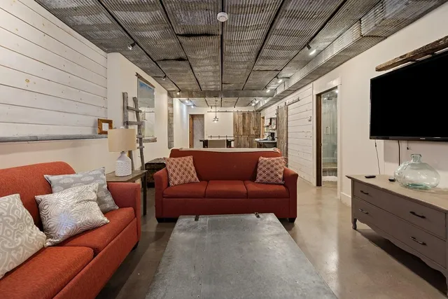 $500,000 | 1525 6 1/2 Avenue, Dallas, WI 54733