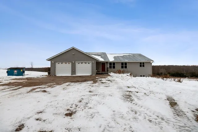 $500,000 | 1525 6 1/2 Avenue, Dallas, WI 54733