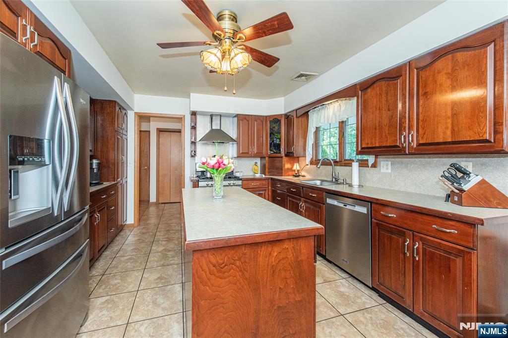 2 Baron Road West Milford, NJ 07480 - Photo 4 of 47