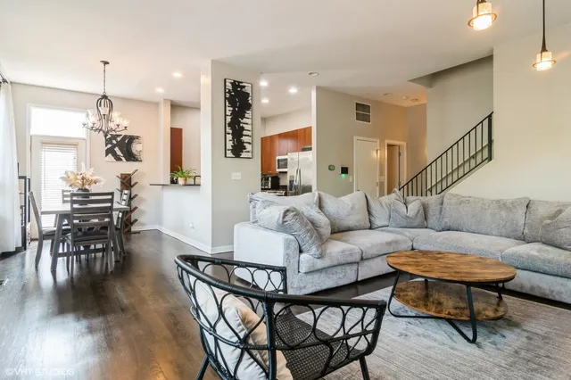 $410,000 | 6201 South Drexel Avenue, Chicago, IL 60637