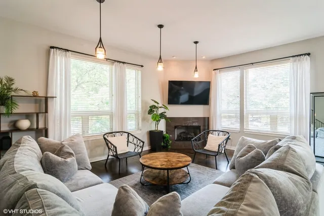 $410,000 | 6201 South Drexel Avenue, Chicago, IL 60637