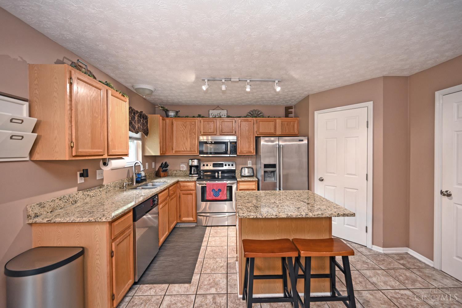 9563 Deer Track Road West Chester, OH 45069 - Photo 4 of 40