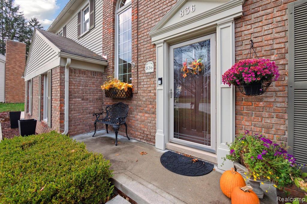 836 Ravine Terrace Drive Rochester Hills, MI 48307 - Photo 8 of 69