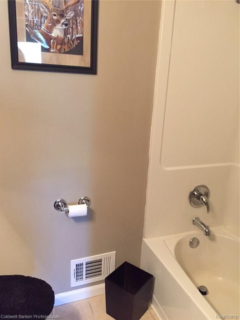 5075 North Georgetown Road Grand Blanc, MI 48439 - Photo 17 of 26 IMG_8394.JPG