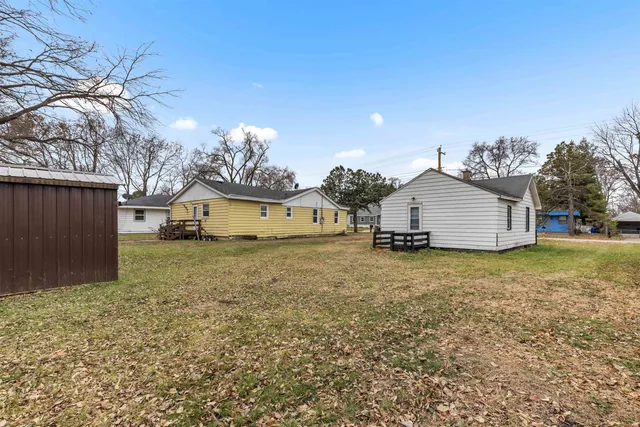 $114,900 | 215 South Moore Street, South Beloit, IL 61080