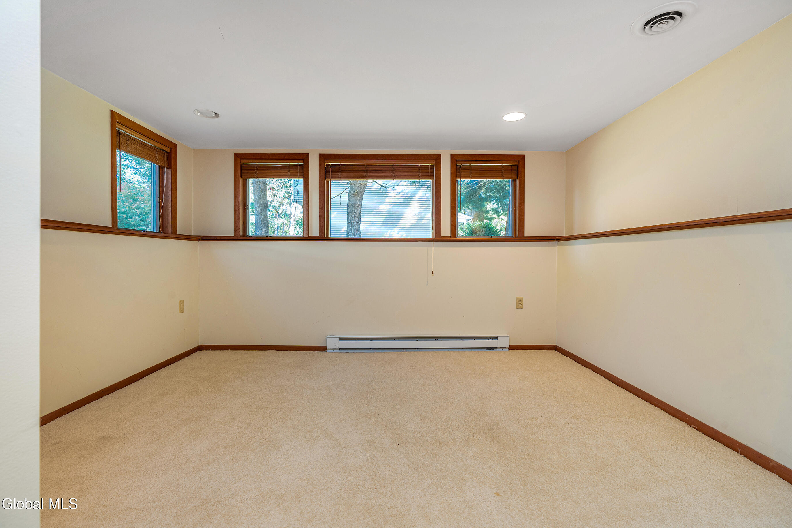 228 Murray Avenue Bethlehem, NY 12054 - Photo 20 of 42 018-228-Murray-Ave