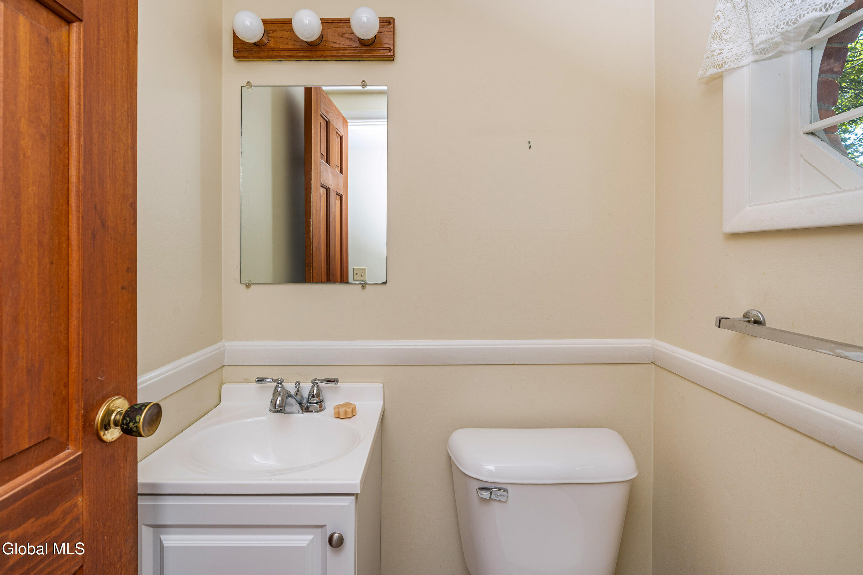 228 Murray Avenue Bethlehem, NY 12054 - Photo 25 of 42 021-228-Murray-Ave