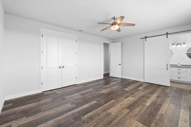 a view of a livingroom with a ceiling fan window and hardwood floor