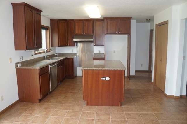 1644 Fox Run Dixon, IL 61021 - Photo 3 of 11