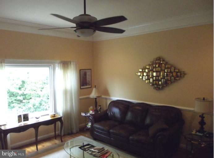 5923 Bayshire Road, Unit 113 Springfield, VA 22152 - Photo 9 of 12 Living Room