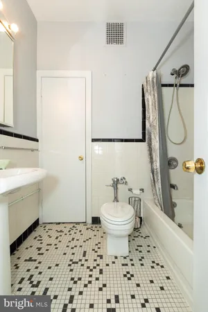 $1,800 | 1 East Chase Street, Unit 712, Baltimore, MD 21202