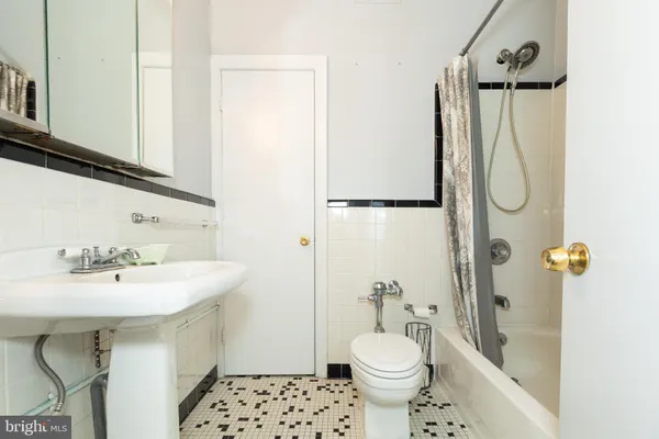 $1,800 | 1 East Chase Street, Unit 712, Baltimore, MD 21202