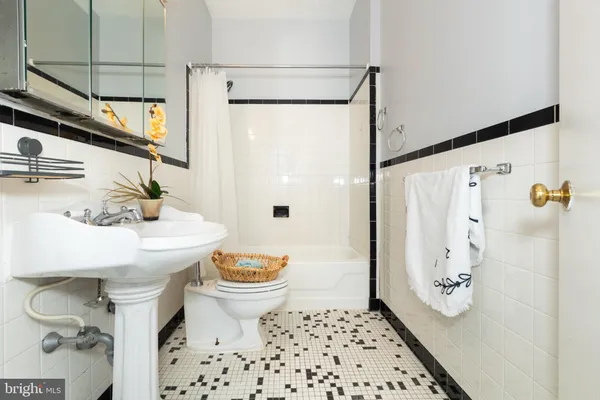 $1,800 | 1 East Chase Street, Unit 712, Baltimore, MD 21202