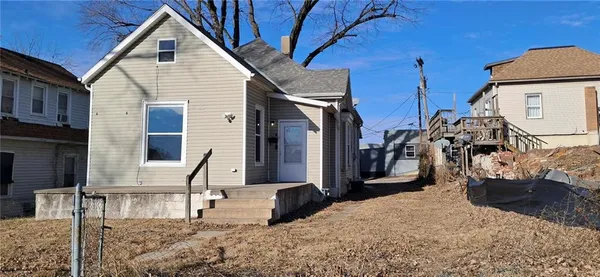 $1,100 | 107 Indiana Avenue, St. Joseph, MO 64504