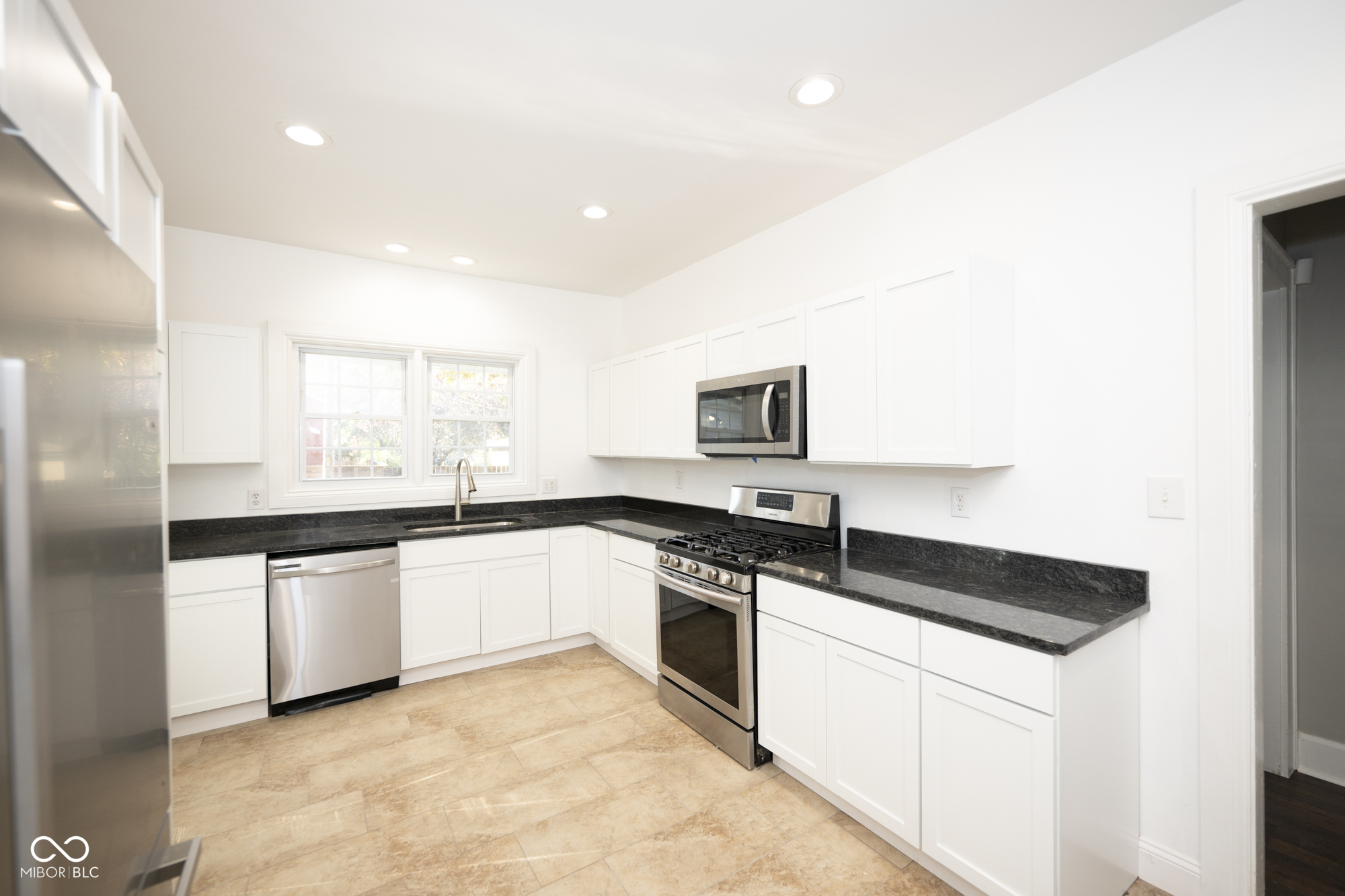 415 Ruskin Place Indianapolis, IN 46205 - Photo 6 of 29 Gallery Image 6