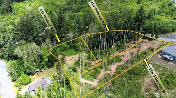 a view of a tennis court