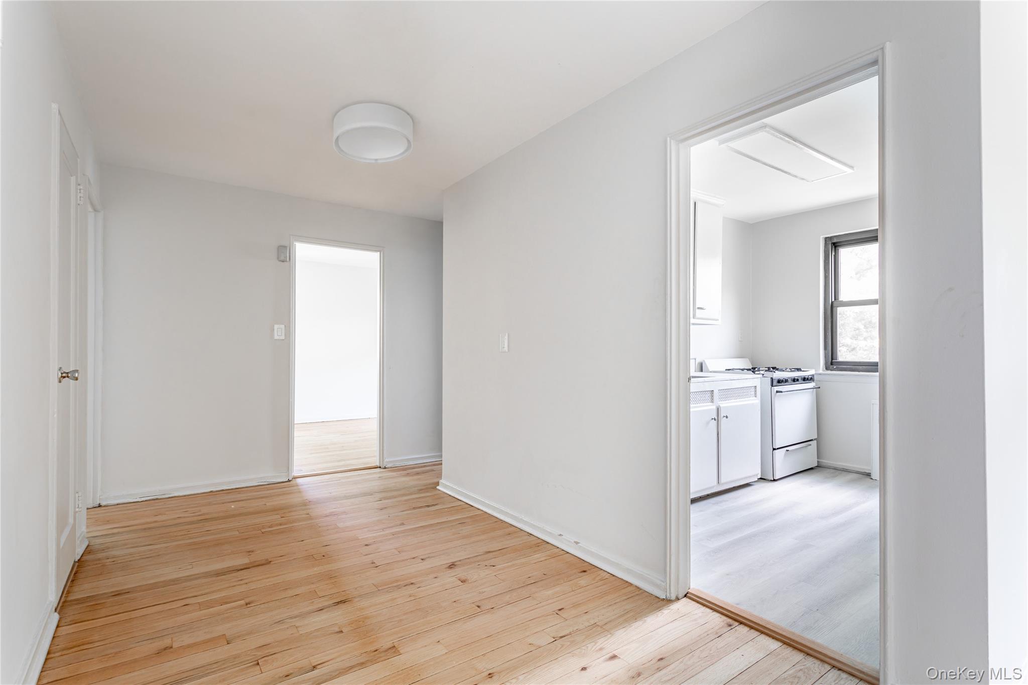 9 Terrace Circle, Unit 2C Great Neck, NY 11021 - Photo 2 of 11