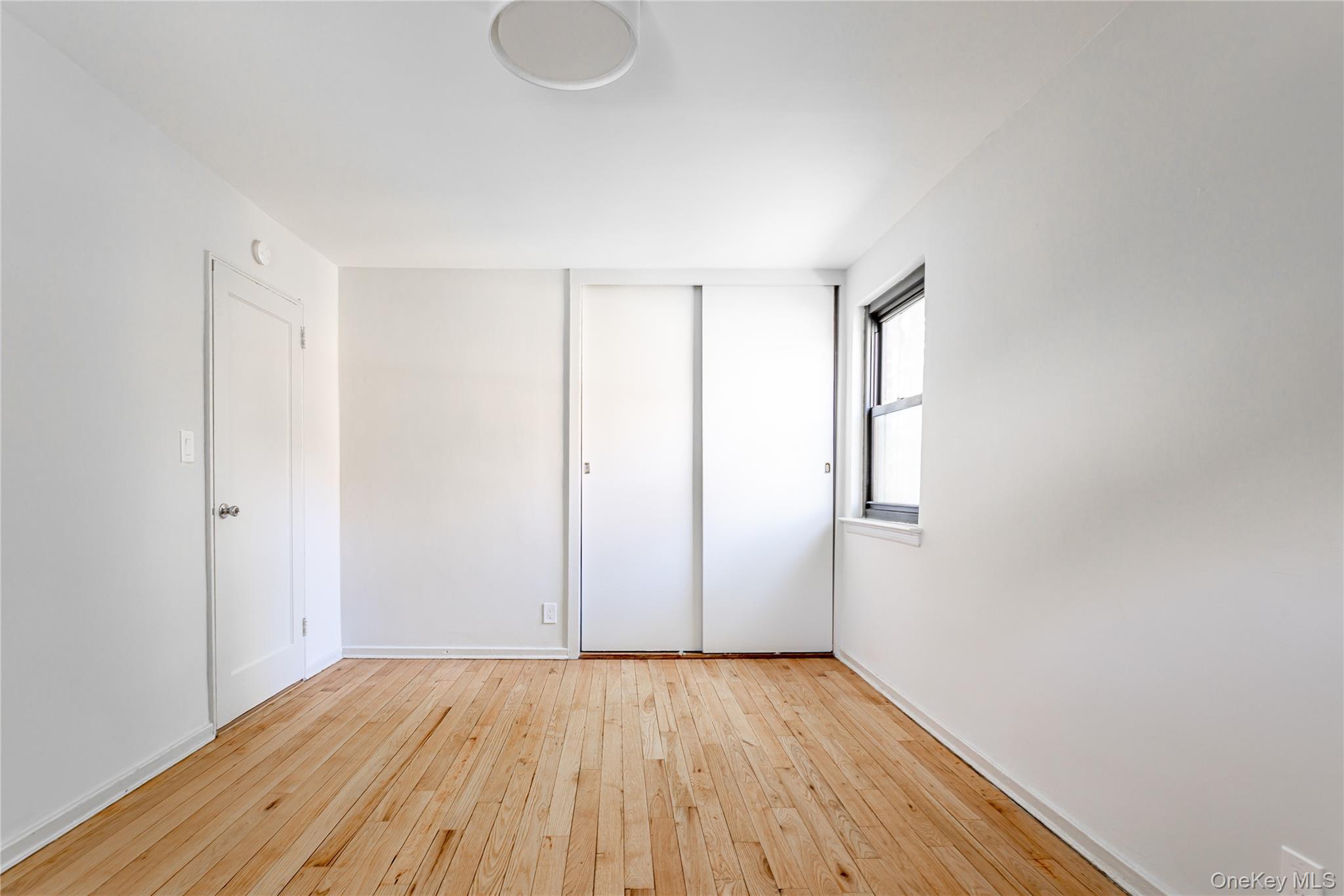 9 Terrace Circle, Unit 2C Great Neck, NY 11021 - Photo 4 of 11 Primary Bedroom