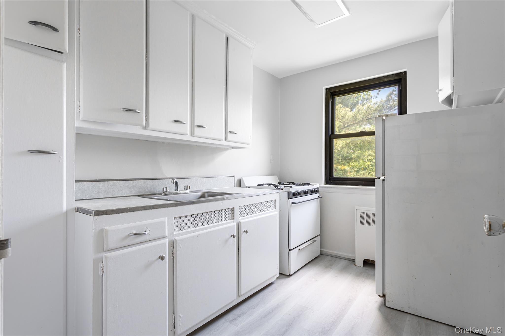 9 Terrace Circle, Unit 2C Great Neck, NY 11021 - Photo 5 of 11