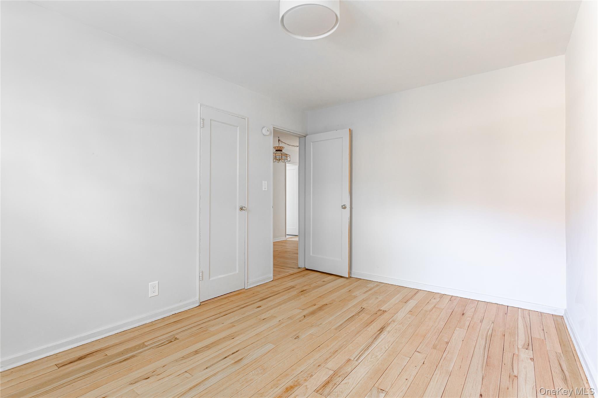9 Terrace Circle, Unit 2C Great Neck, NY 11021 - Photo 7 of 11 2nd Bedroom