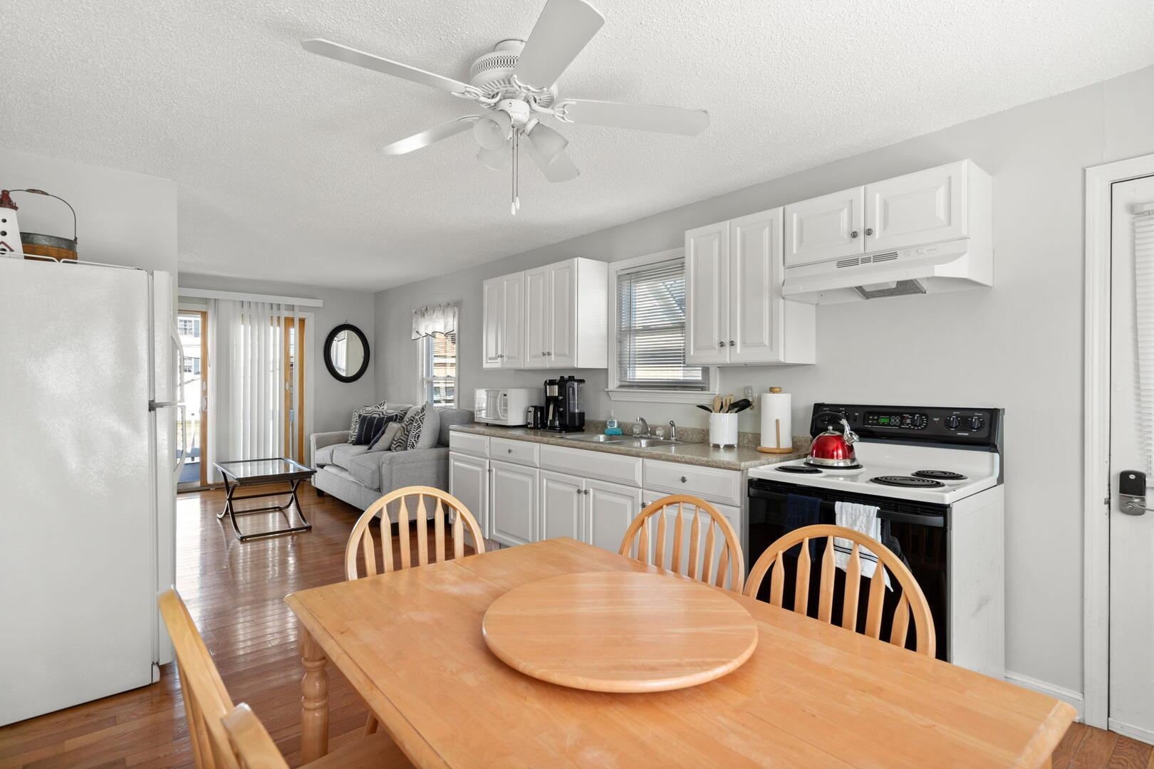 8 Commonwealth Avenue, Unit 2 UP Salisbury, MA 01952 - Photo 5 of 11