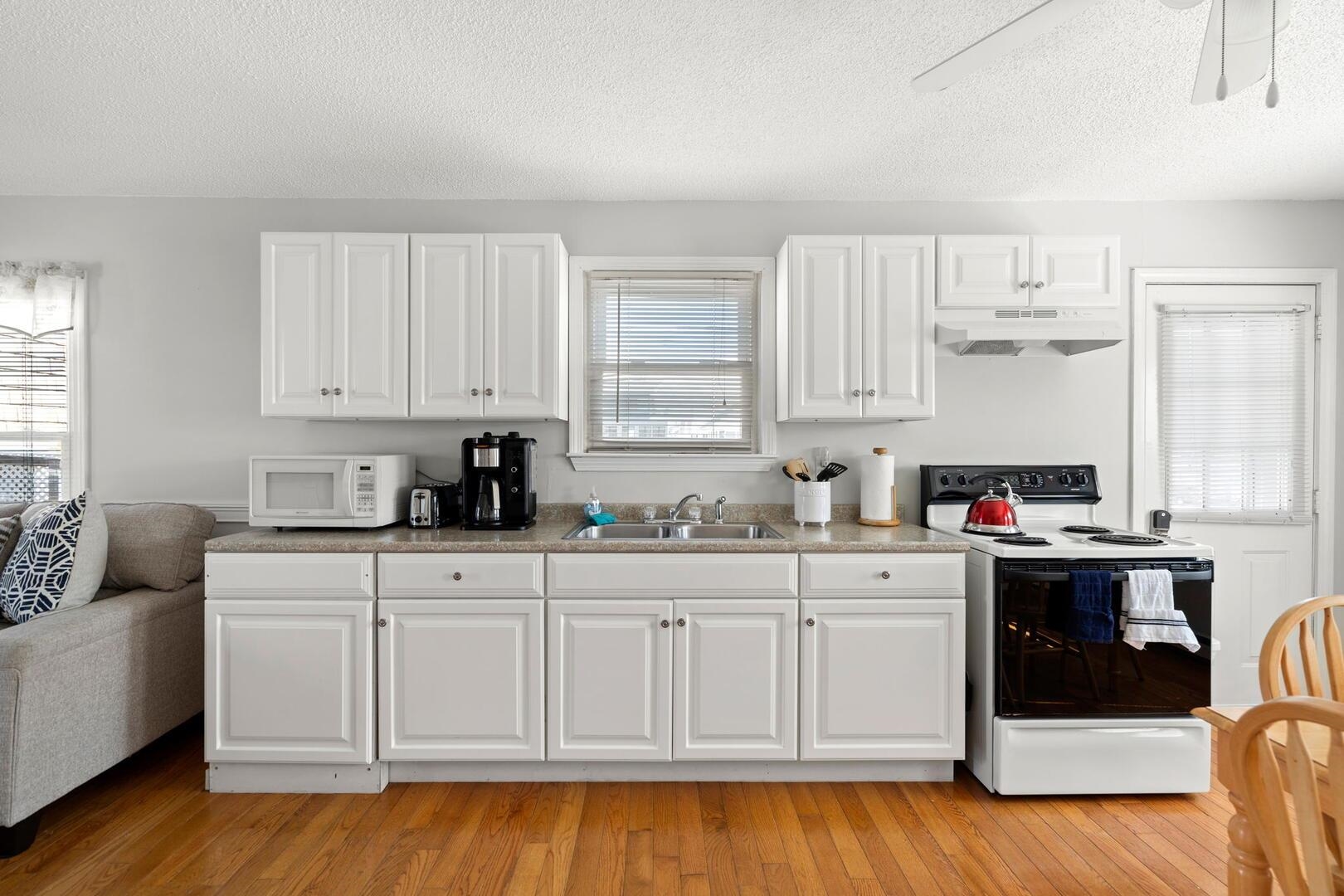 8 Commonwealth Avenue, Unit 2 UP Salisbury, MA 01952 - Photo 6 of 11