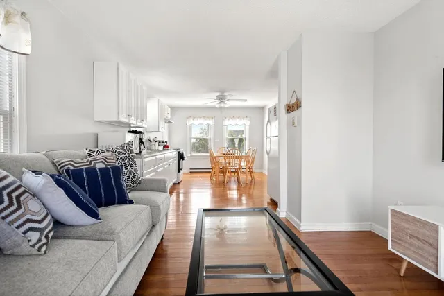 $1,950 | 8 Commonwealth Avenue, Unit 2 UP, Salisbury, MA 01952