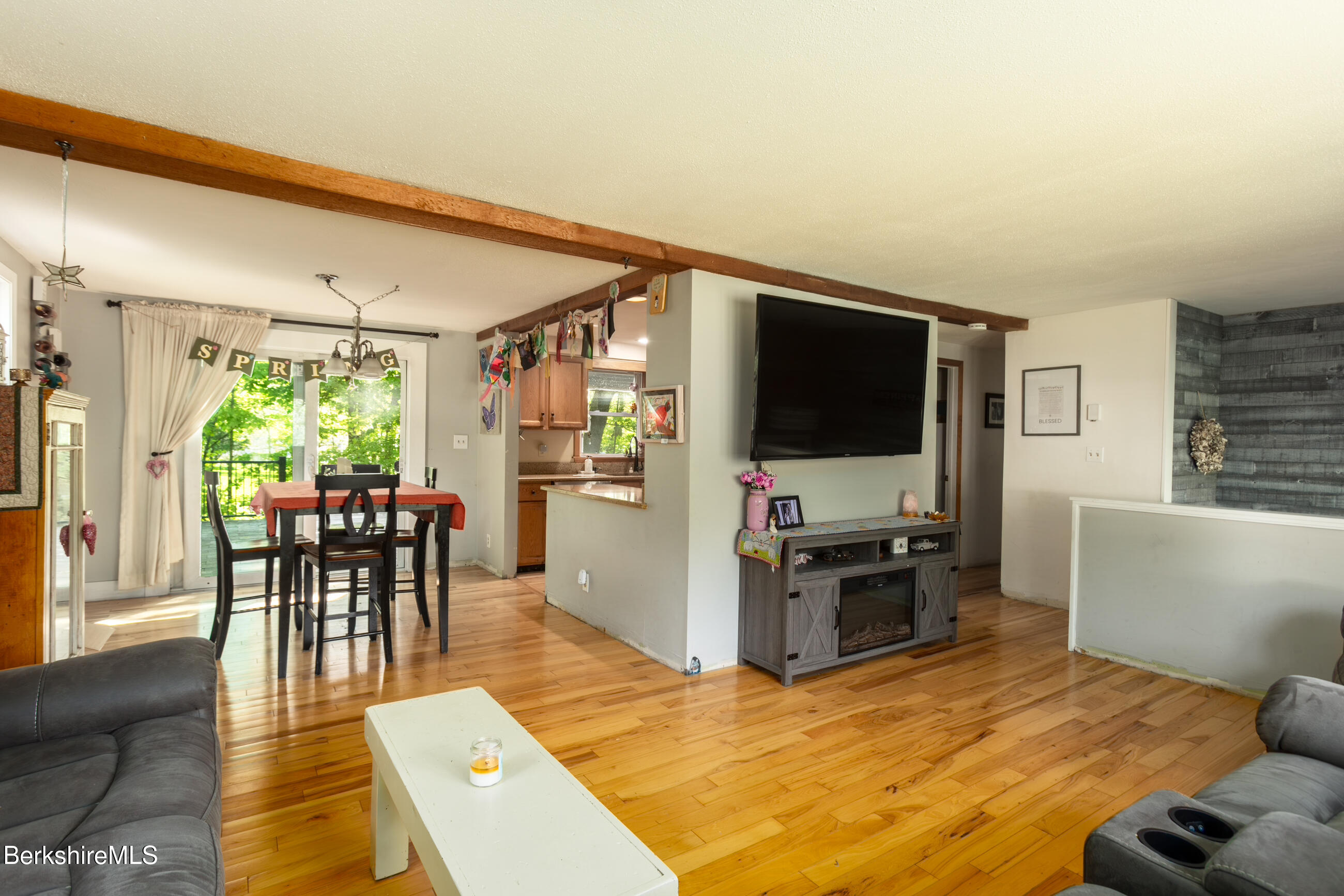 818 Partridge Road Lanesborough, MA 01237 - Photo 12 of 56 Living Room