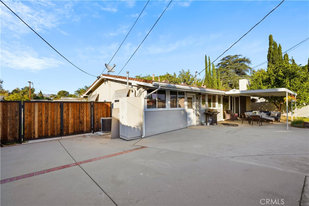 20448 Eccles Street Winnetka, CA 91306 - Photo 38 of 54