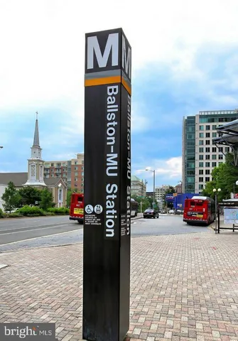 $1,900 | 256 North Thomas Street, Unit 2561, Arlington, VA 22203