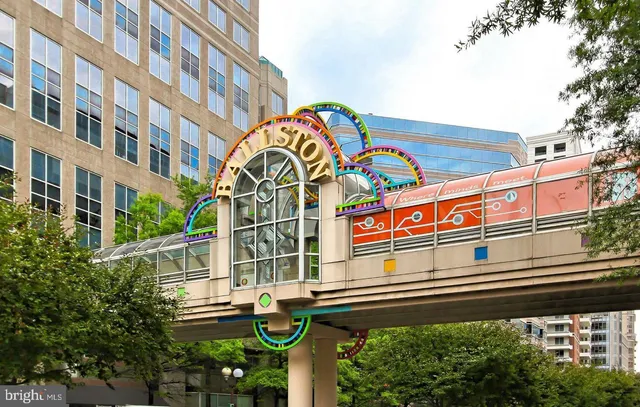 $1,900 | 256 North Thomas Street, Unit 2561, Arlington, VA 22203