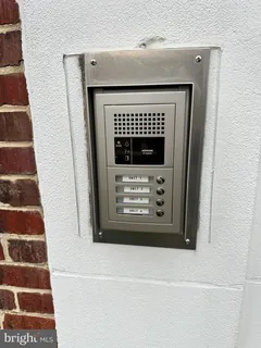 $1,900 | 256 North Thomas Street, Unit 2561, Arlington, VA 22203