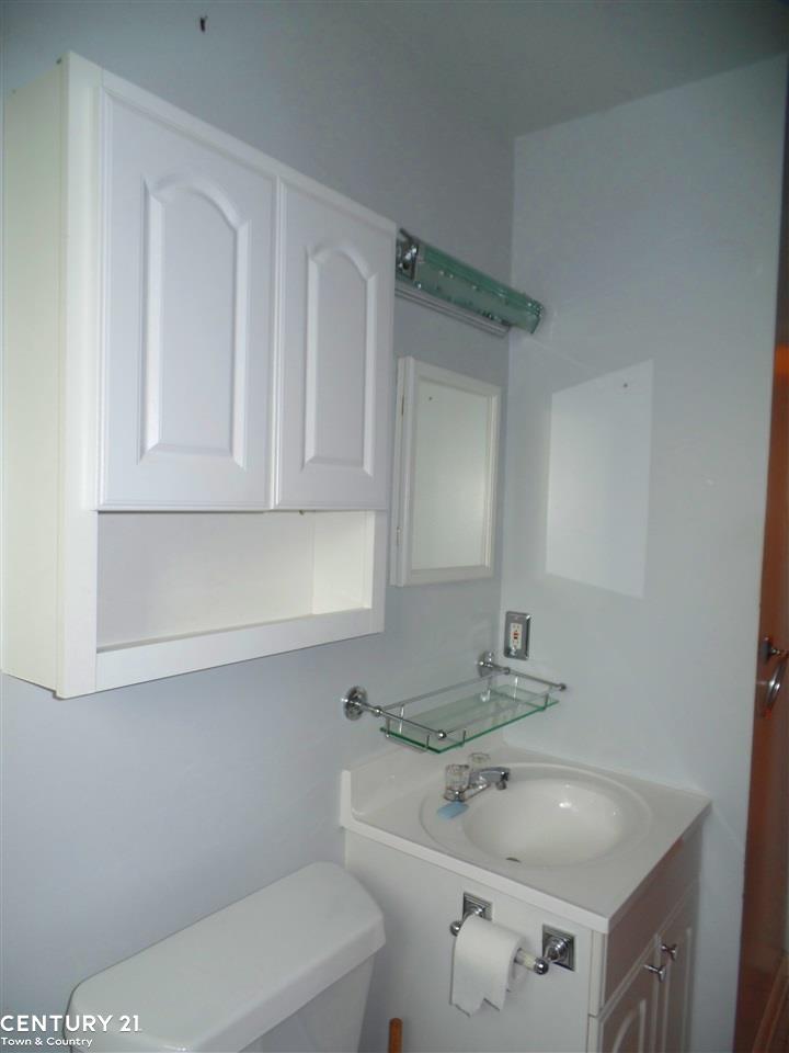 27051 Kelly Road Roseville, MI 48066 - Photo 13 of 21