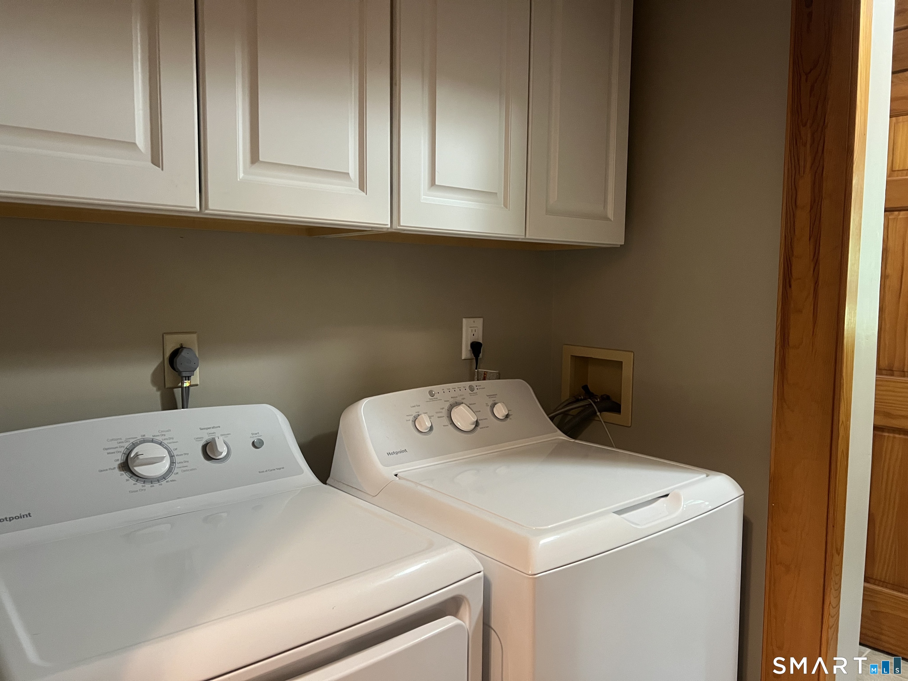 698 Leetes Island Road Branford, CT 06405 - Photo 5 of 9