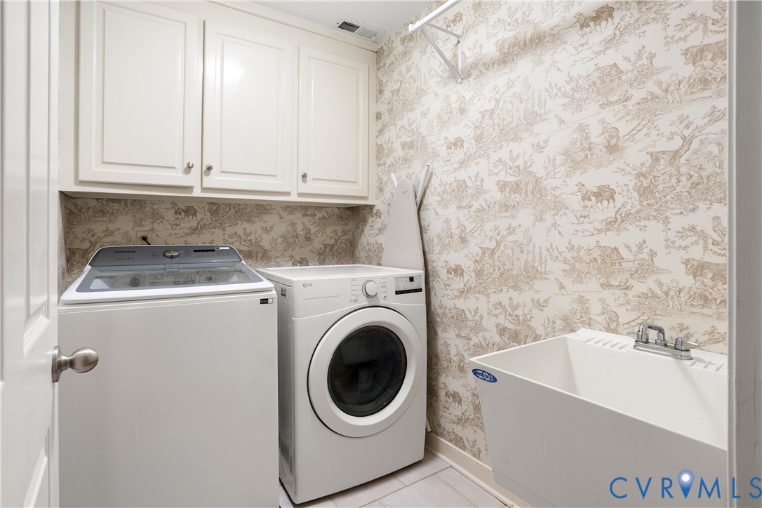 407 Lynchell Place Henrico, VA 23238 - Photo 37 of 50 a utility room with dryer and washer