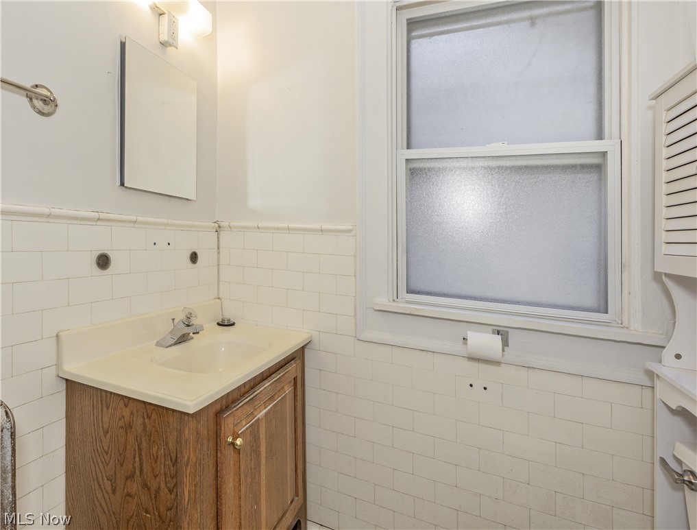 2121 Coventry Road Cleveland Heights, OH 44118 - Photo 23 of 47 Full bath - 2nd floor unit