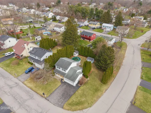 $339,000 | 2 Cartwheel Drive, Scotia, NY 12302