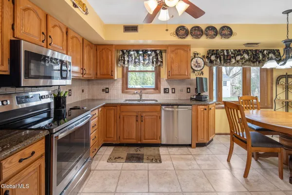 $339,000 | 2 Cartwheel Drive, Scotia, NY 12302