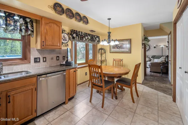 $339,000 | 2 Cartwheel Drive, Scotia, NY 12302