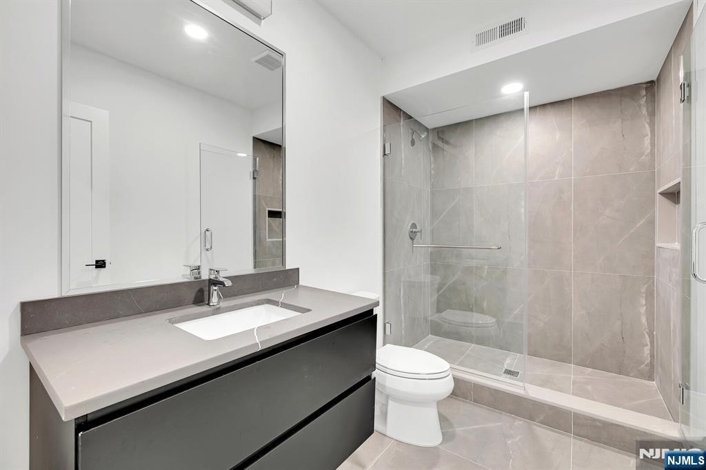16 Feldman Paramus, NJ 07652 - Photo 22 of 26