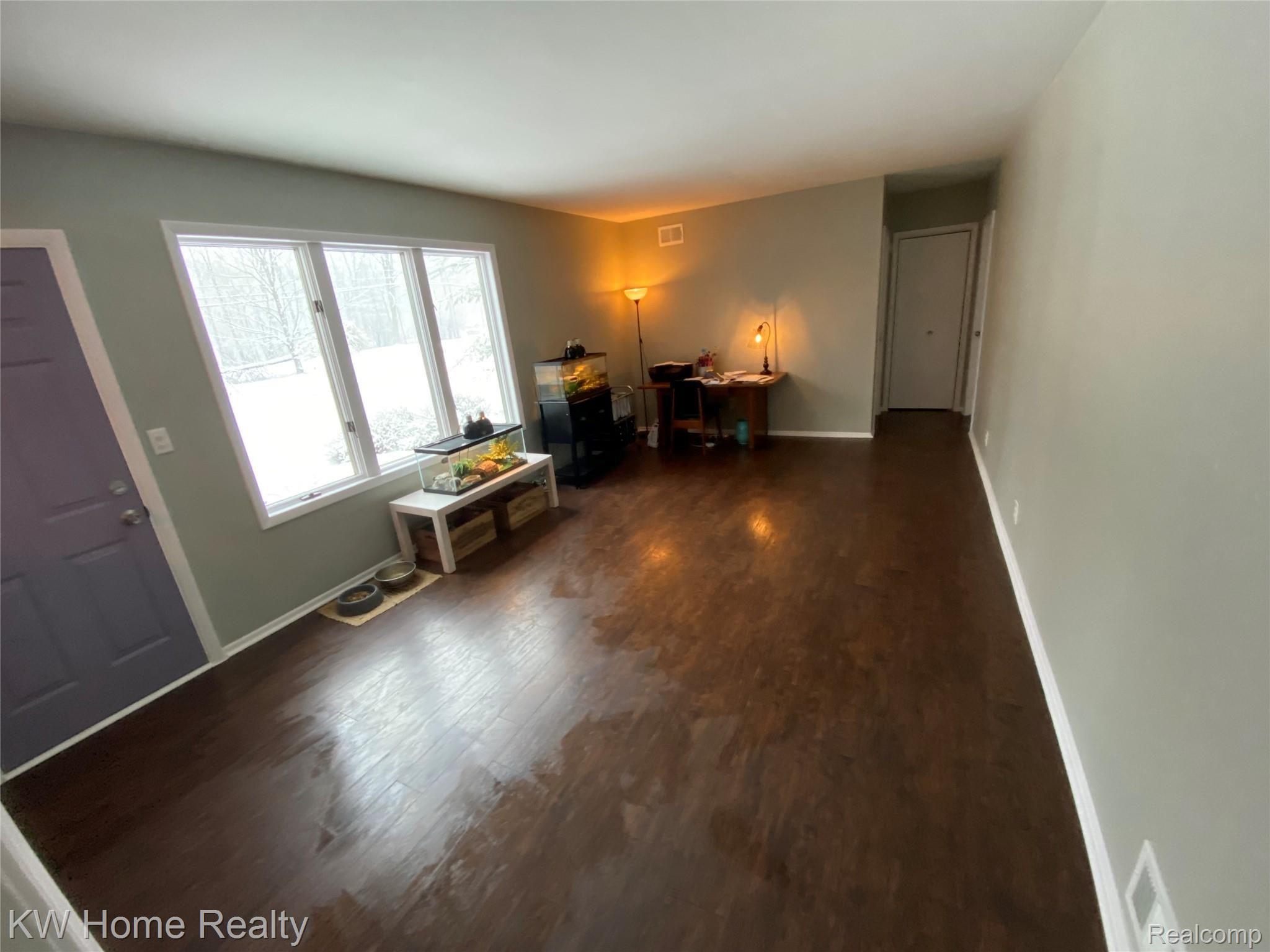 25422 Farmbrook Road Southfield, MI 48034 - Photo 2 of 29 LIVING ROOM