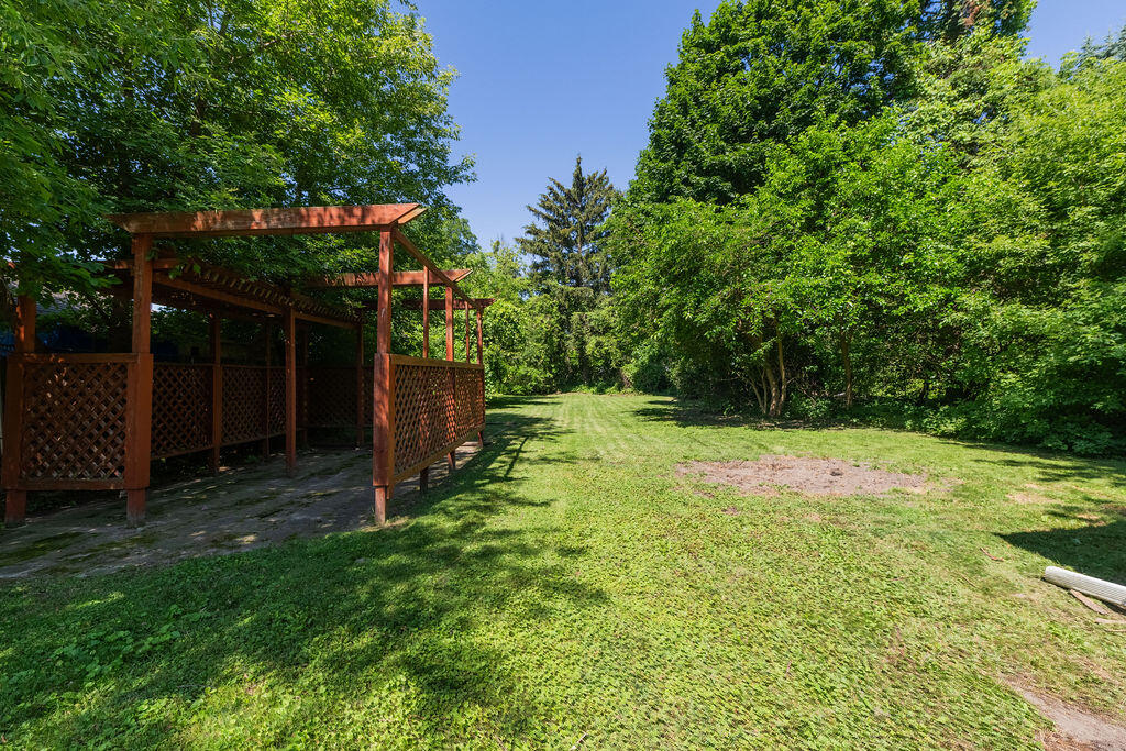 1614 St Clair Street Racine, WI 53402 - Photo 5 of 19 Back Yard