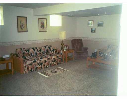 485 Dailey Road Brentwood, PA 15227 - Photo 3 of 6 Den/Family/Great Room.