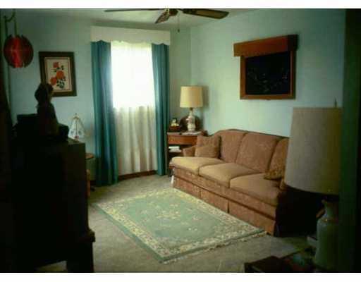 485 Dailey Road Brentwood, PA 15227 - Photo 6 of 6 Living Room.