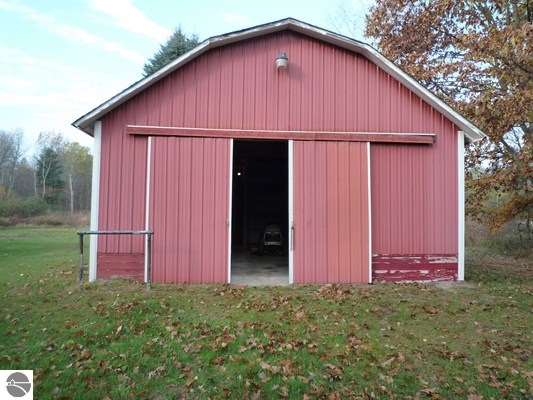 1704 South Coleman Road Shepherd, MI 48883 - Photo 11 of 39 1785828-10.JPG