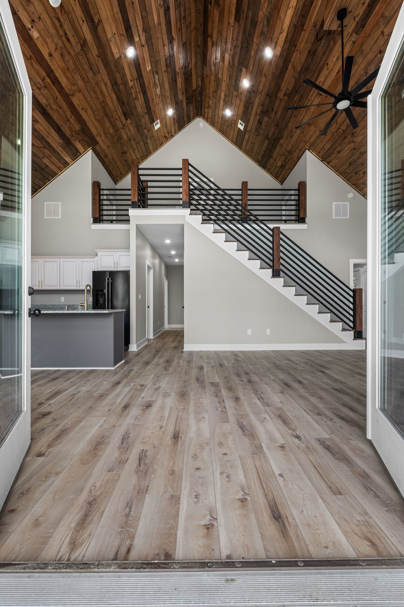 672 Sullivan Bend Road Elmwood, TN 38560 - Photo 12 of 39 a view of a hallway with wooden floor