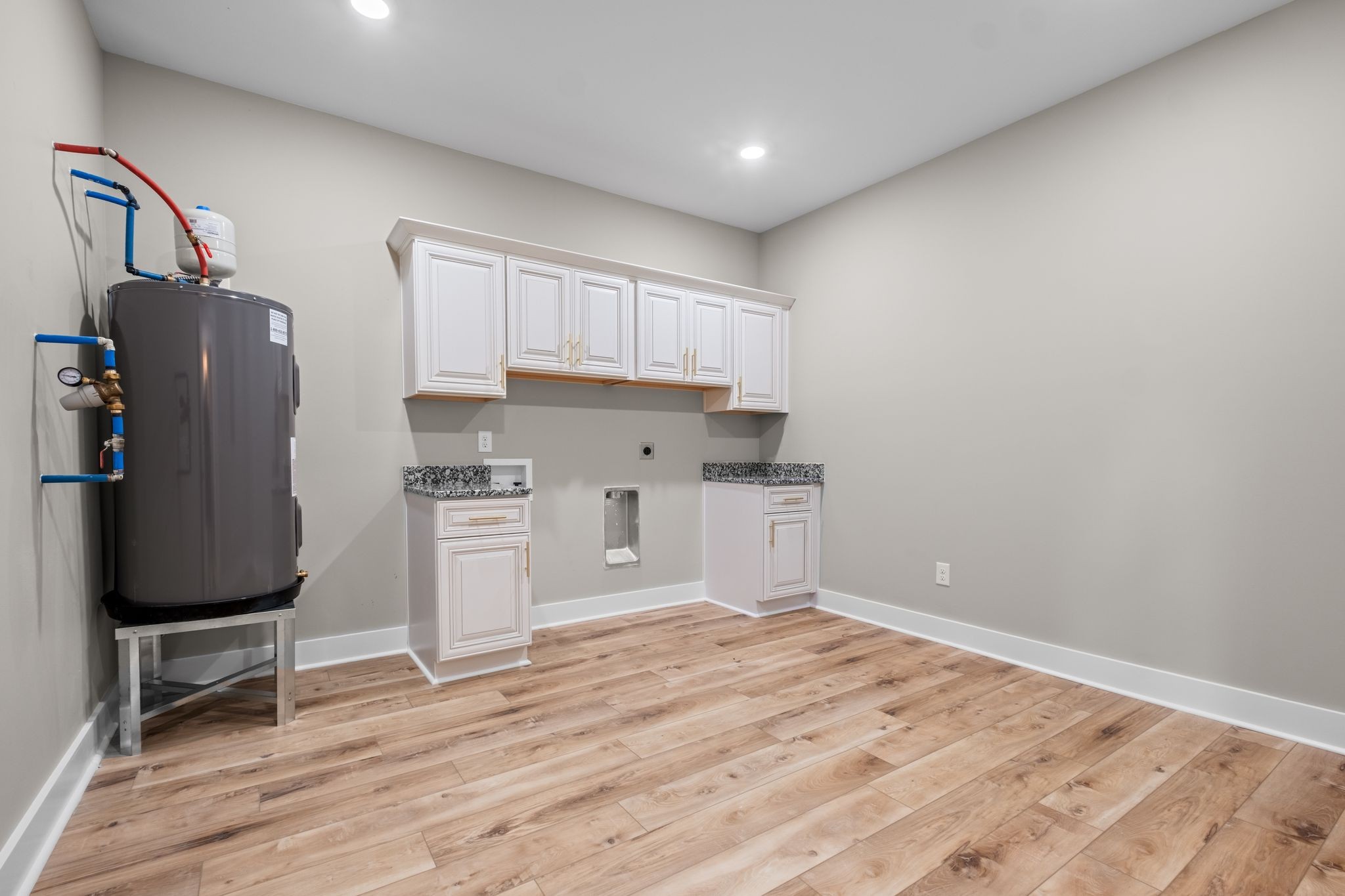 672 Sullivan Bend Road Elmwood, TN 38560 - Photo 27 of 39 a view of cabinets and wooden floor
