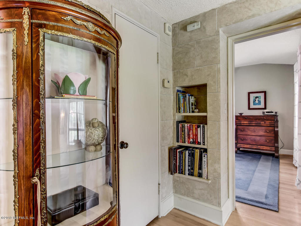 1036 Elder Lane Jacksonville, FL 32207 - Photo 58 of 79 Roomy landing