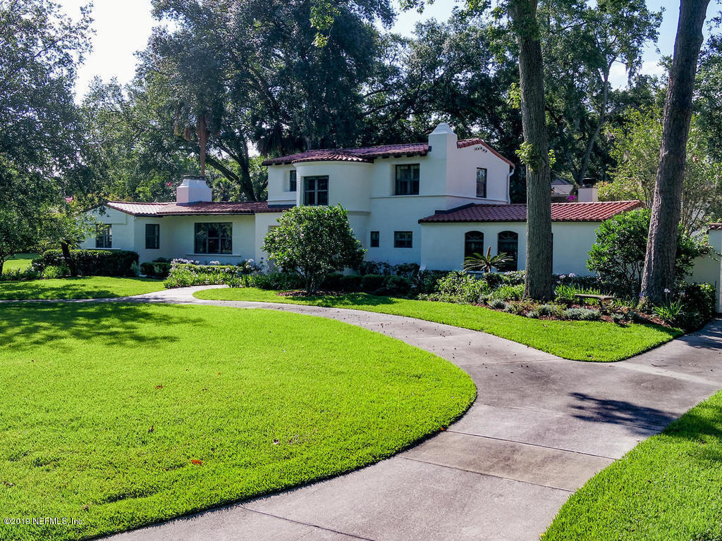 1036 Elder Lane Jacksonville, FL 32207 - Photo 9 of 79 a front view of a house with garden
